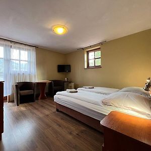 Pokój z łóżkiem king-size